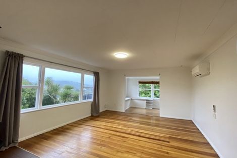 Photo of property in 22 Alder Place, Newlands, Wellington, 6037