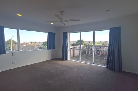 Photo of property in 2 Anure Place, Highland Park, Auckland, 2010