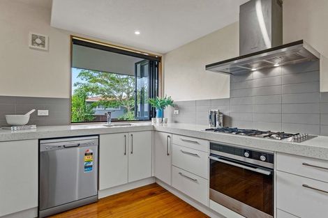 Photo of property in 65 Forrest Hill Road, Milford, Auckland, 0620