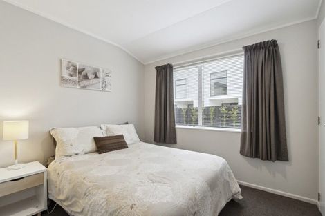 Photo of property in 15 Hocken Place, Mangere Bridge, Auckland, 2022