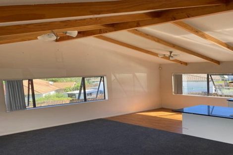 Photo of property in 10 Loughanure Place, Massey, Auckland, 0614