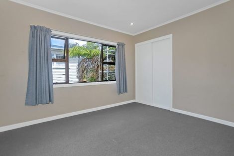 Photo of property in 19 Birdwood Road, Swanson, Auckland, 0612