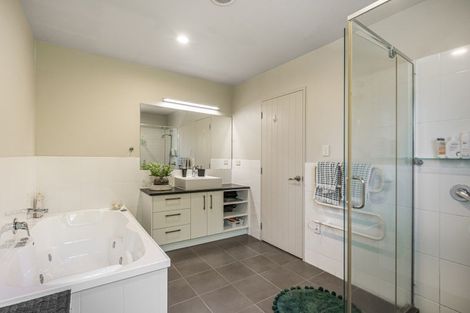 Photo of property in 29 Schopolo Place, Schnapper Rock, Auckland, 0632