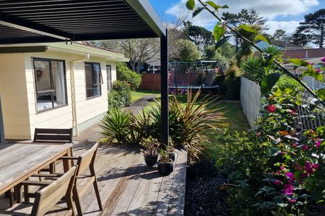 Photo of property in 15 Oakmont Place, Wattle Downs, Auckland, 2103