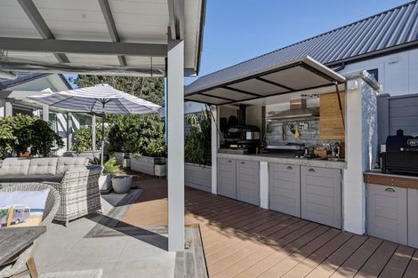 Photo of property in 15 Odlin Lane, Red Beach, 0932