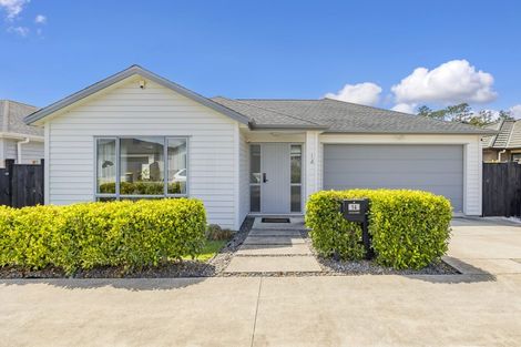 Photo of property in 14 Ropere Street, Kumeu, 0810