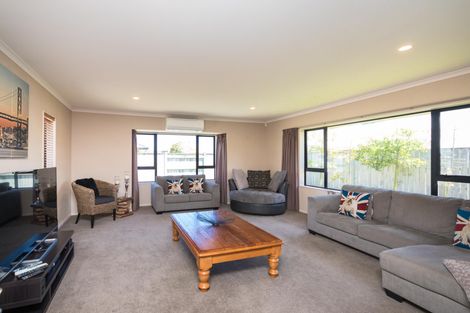 Photo of property in 23 Walnut Grove, Kelvin Grove, Palmerston North, 4414