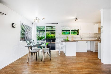 Photo of property in 15 Arde Place, Massey, Auckland, 0614