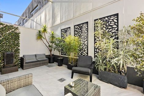 Photo of property in Las Olas De Cuba, 1/35 Torrens Terrace, Mount Cook, Wellington, 6011