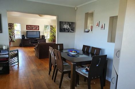 Photo of property in 151 Reeves Road, Pakuranga Heights, Auckland, 2010