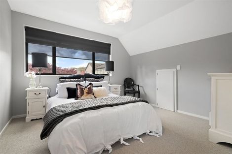 Photo of property in 2/17 Woodford Terrace, Ilam, Christchurch, 8053