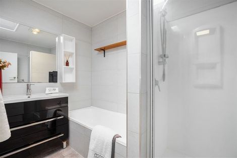 Photo of property in 94 Exmouth Road, Northcote, Auckland, 0627