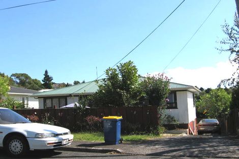 Photo of property in 11 Springside Place, New Lynn, Auckland, 0600