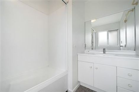 Photo of property in 23 Central Park Drive, Te Atatu South, Auckland, 0610