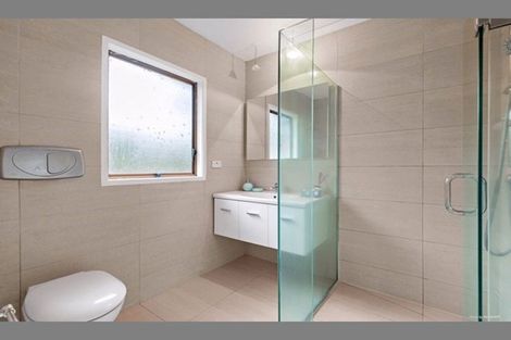 Photo of property in 16 Cobblestone Lane, Hillcrest, Auckland, 0627