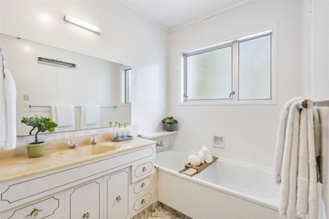 Photo of property in 1144 Scenic Drive North, Swanson, Auckland, 0816