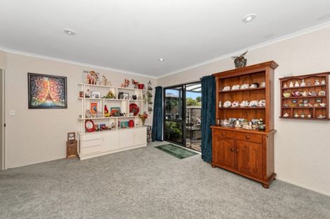 Photo of property in 69 Waiwherowhero Drive, St Andrews, Hamilton, 3200