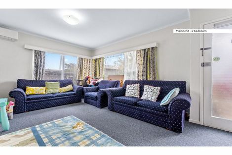 Photo of property in 2/8 Chartwell Avenue, Glenfield, Auckland, 0629