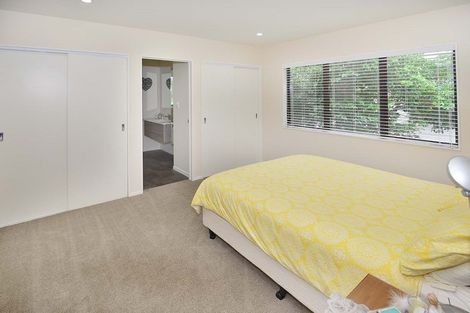 Photo of property in 2/73 Athena Drive, Totara Vale, Auckland, 0629