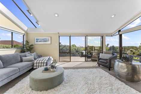 Photo of property in 37 Pigeon Mountain Road, Half Moon Bay, Auckland, 2012