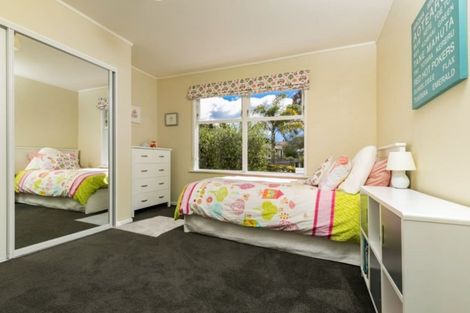 Photo of property in 52 Normanton Street, Glenfield, Auckland, 0629