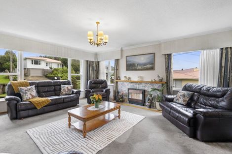 Photo of property in 40 Saint Johns Terrace, Tawa, Wellington, 5028