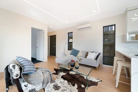 Photo of property in 53 Meadowood Drive, Unsworth Heights, Auckland, 0632