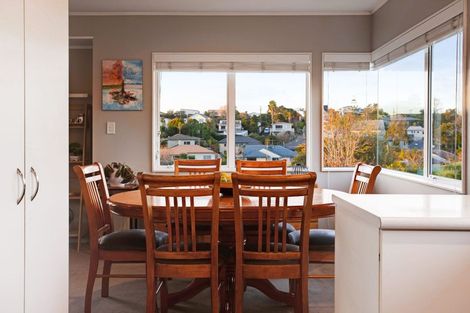 Photo of property in 37 Charlotte Street, Stanmore Bay, Whangaparaoa, 0932