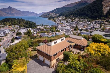Photo of property in 19 Salmond Place, Queenstown, 9300