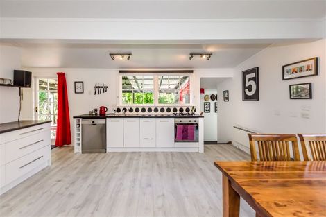 Photo of property in 10 Tilley Road, Paekakariki, 5034