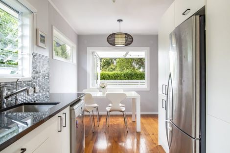 Photo of property in 1/1 Tawa Road, Te Atatu Peninsula, Auckland, 0610