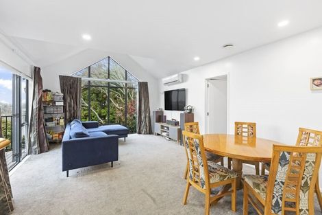 Photo of property in 2/4 Idyll Place, Northcross, Auckland, 0632