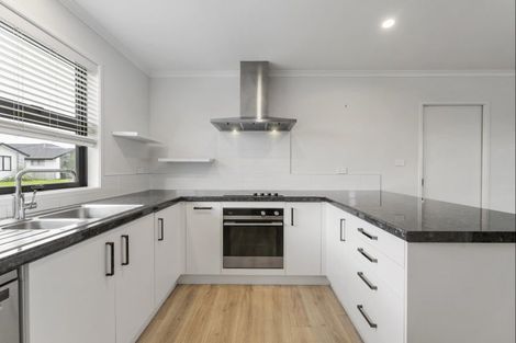 Photo of property in 27 Furlong Road, Papamoa, 3118