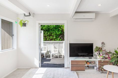 Photo of property in 2/32 Moana Avenue, Onehunga, Auckland, 1061