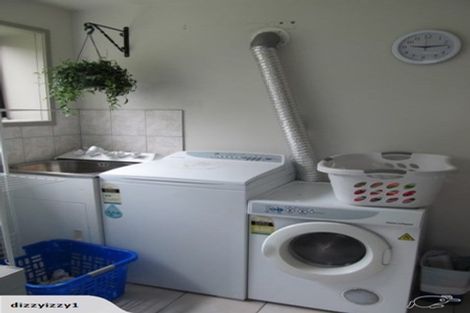 Photo of property in 2/901 East Coast Road, Northcross, Auckland, 0632