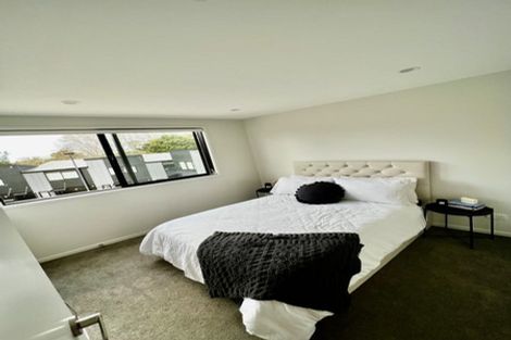 Photo of property in 4/37 Camelot Place, Glenfield, Auckland, 0629