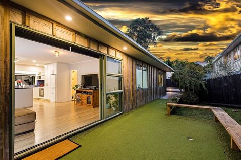 Photo of property in 25a Crompton Road, Massey, Auckland, 0614