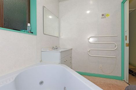 Photo of property in 64 Acacia Avenue, Upper Riccarton, Christchurch, 8041