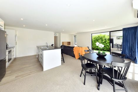 Photo of property in 10 Fairbairn Close, Halswell, Christchurch, 8025