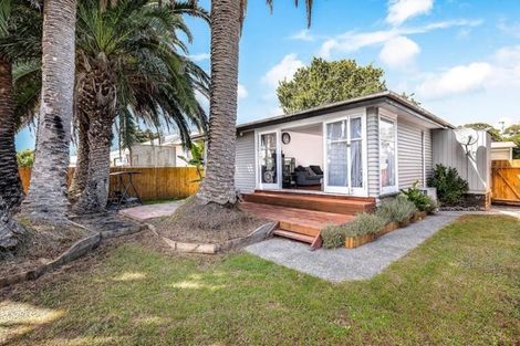 Photo of property in 4 Mary Keane Lane, Parakai, 0830