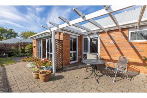 Photo of property in 2 Pentavon Lane, Avonhead, Christchurch, 8042
