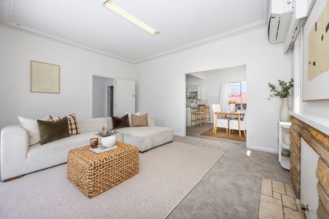 Photo of property in 22 Forest Lake Road, Forest Lake, Hamilton, 3200