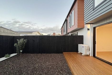 Photo of property in 4/17 Rewarewa Road, Te Atatu Peninsula, Auckland, 0610