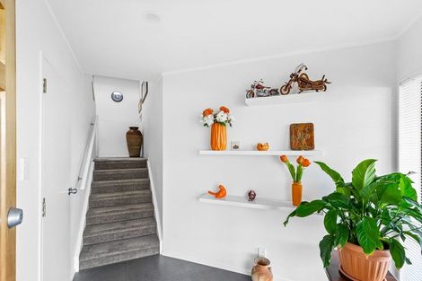 Photo of property in 2/1 Bluefin Way, West Harbour, Auckland, 0618