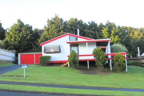 Photo of property in 9 Elsted Place, Goodwood Heights, Auckland, 2105