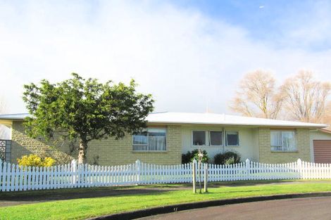 Photo of property in 16 Sandstrom Grove, Feilding, 4702
