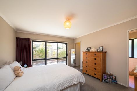 Photo of property in 23 Walnut Grove, Kelvin Grove, Palmerston North, 4414