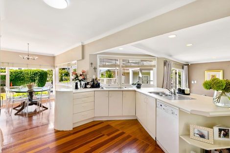 Photo of property in 33 Covil Avenue, Te Atatu South, Auckland, 0610