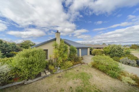 Photo of property in 24 Clearview Drive, Milson, Palmerston North, 4414
