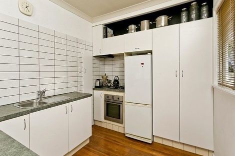 Photo of property in 255 Glenfield Road, Hillcrest, Auckland, 0627